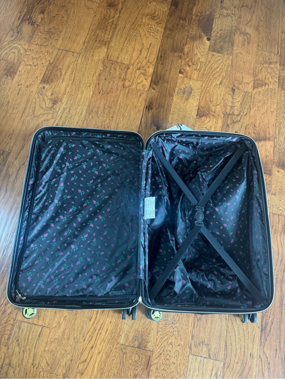 BETSEY JOHNSON “MARKET DOT” COLLECTION HARD SIDE CAMEL/ BLACK ROLLING LUGGAGE - Picture 7 of 10